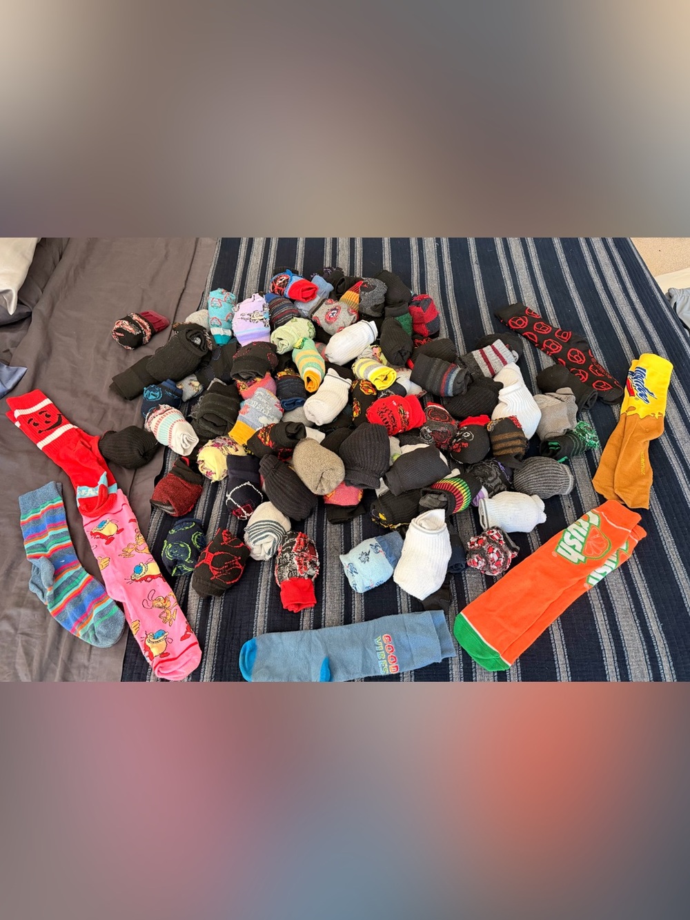 Lot of 100 Mixed Men's  Socks - Multicolor, Dress, Casual, gym. Character, brand